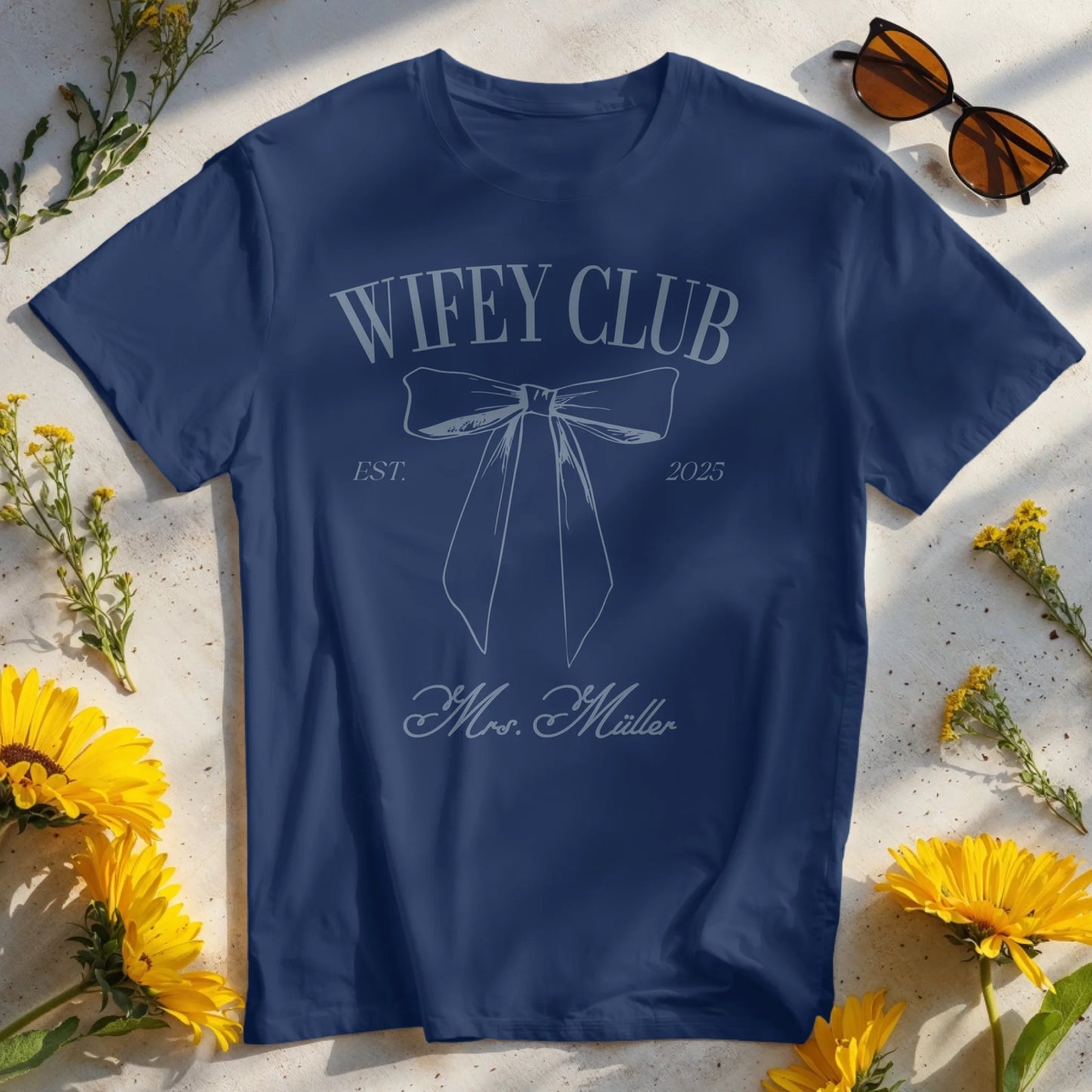 Personalisiertes T-Shirt - Wifey Club EST.