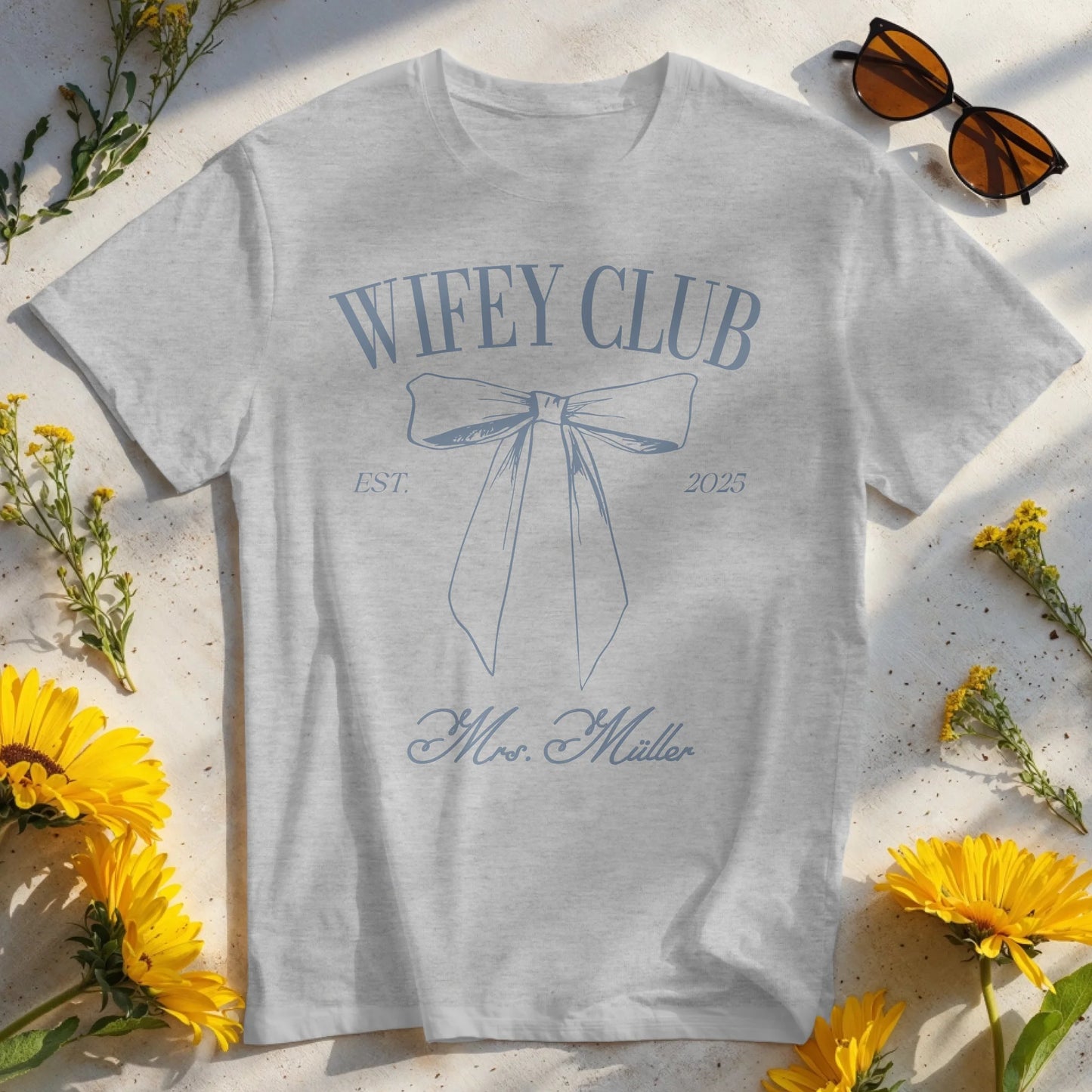 Personalisiertes T-Shirt - Wifey Club EST.